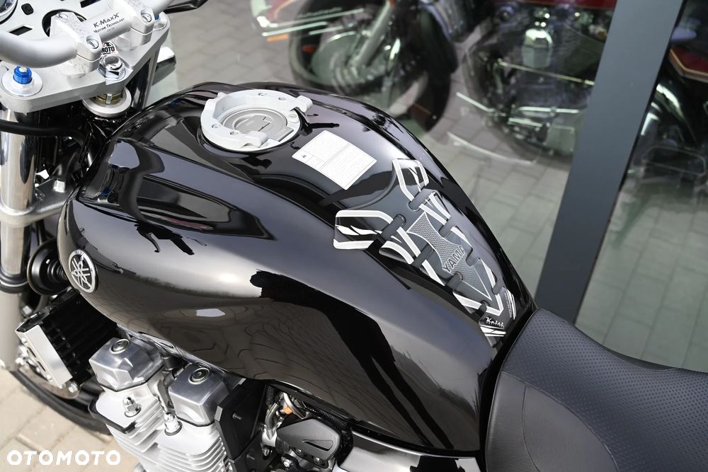 Yamaha XJR - 12