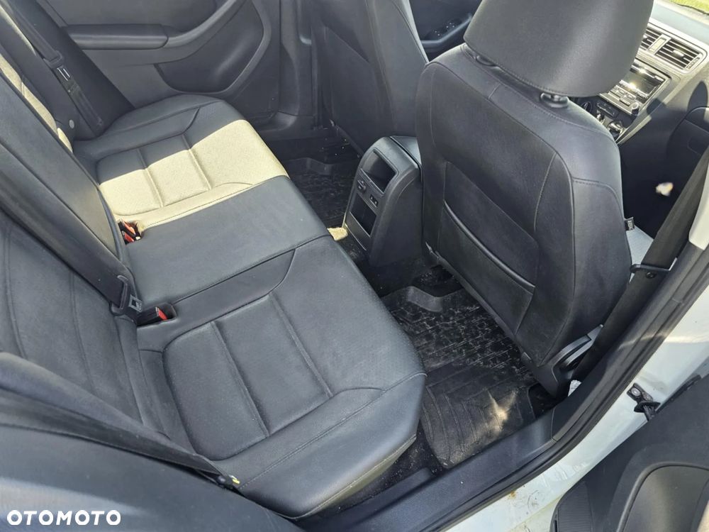 Volkswagen Jetta - 12