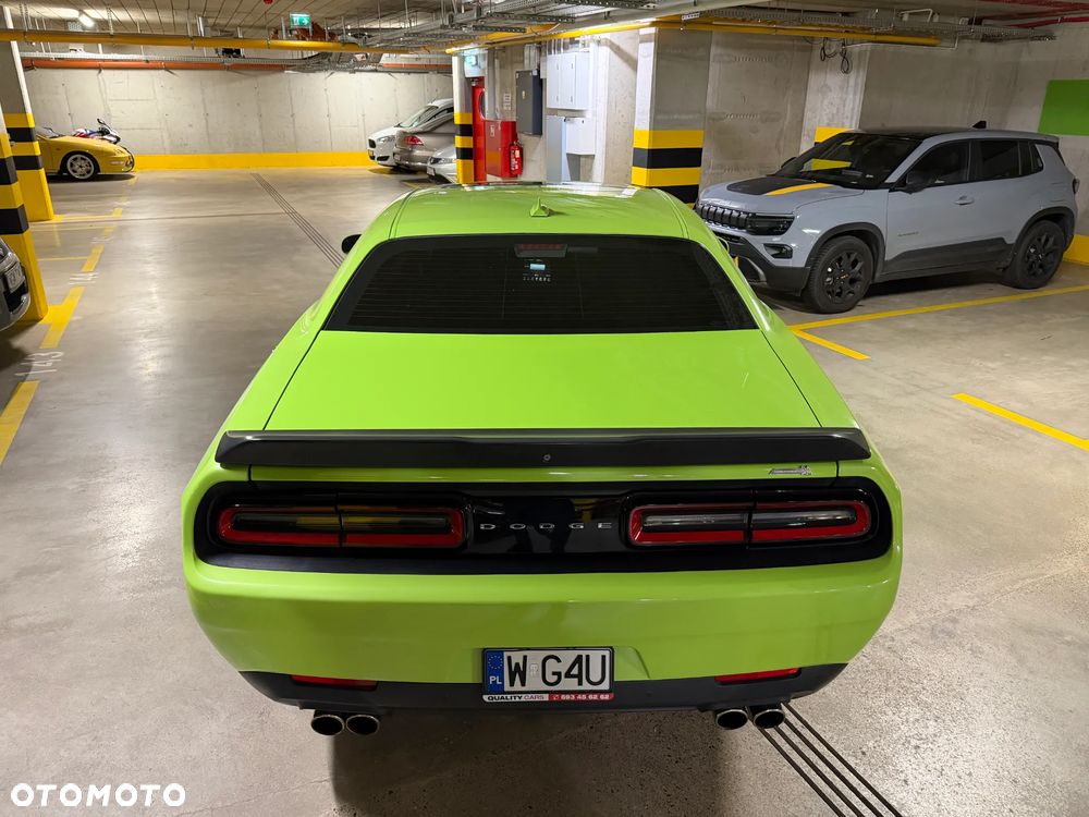 Dodge Challenger - 18