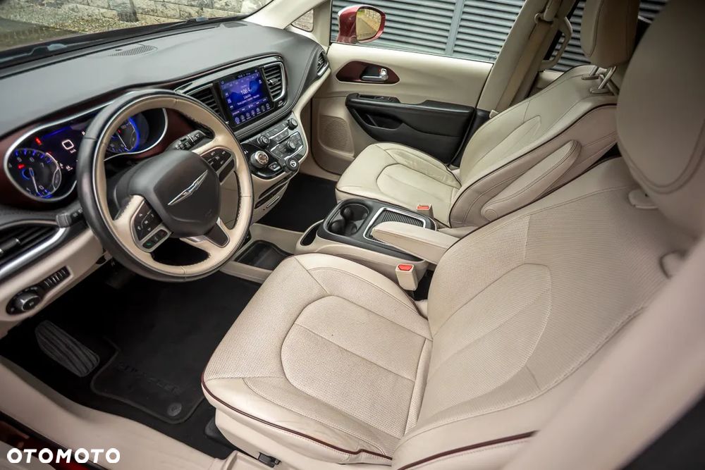 Chrysler Pacifica - 18