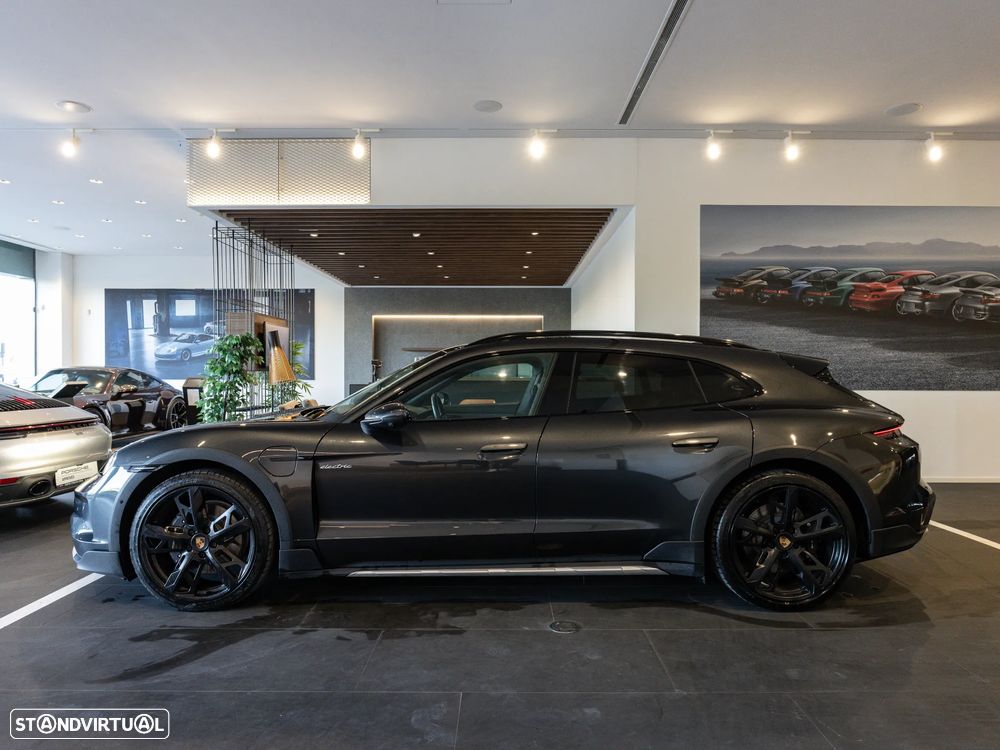 Porsche Taycan Cross Turismo 4 - 5