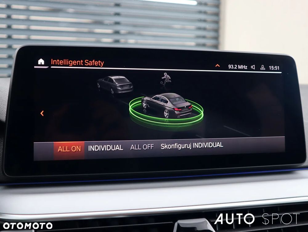 BMW Seria 5 518d mHEV - 29
