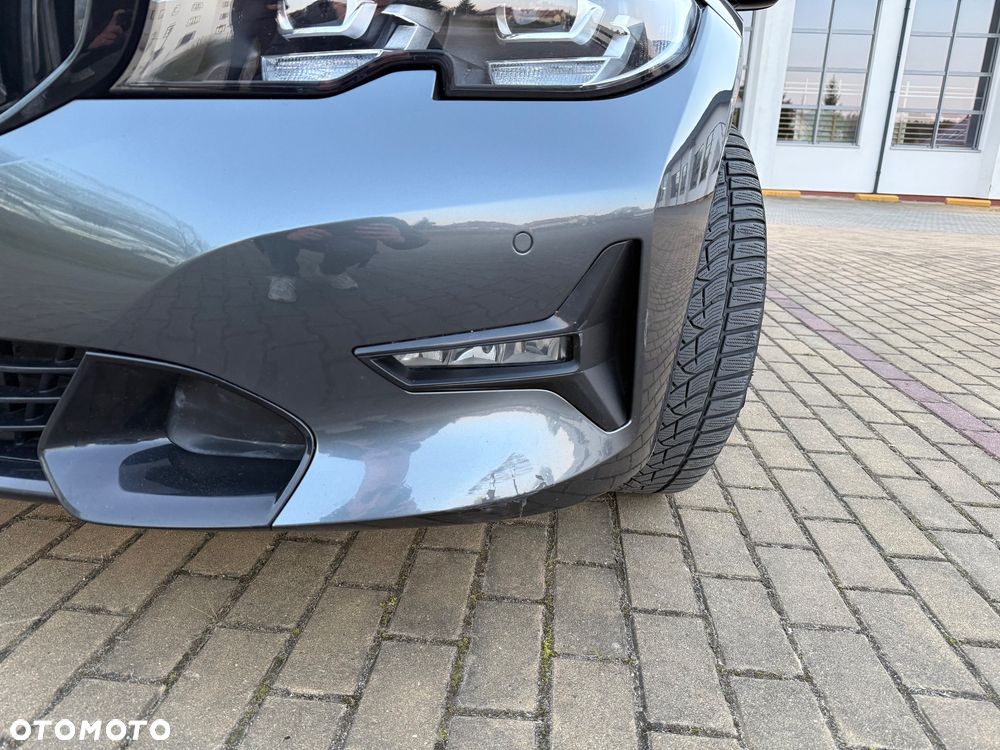 BMW Seria 3 330i - 23