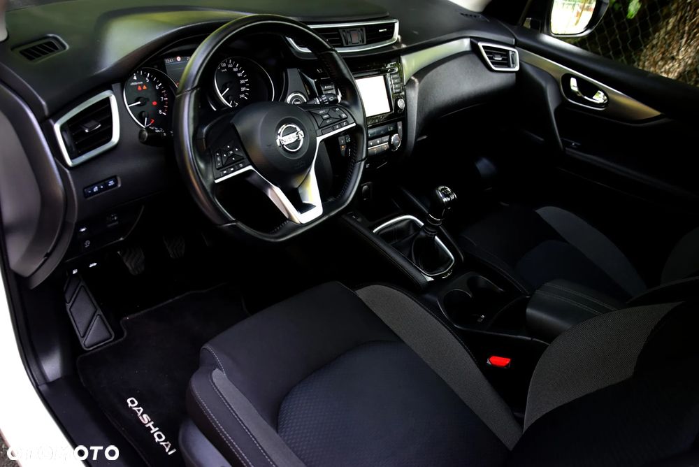 Nissan Qashqai 1.3 DIG-T N-Connecta - 16
