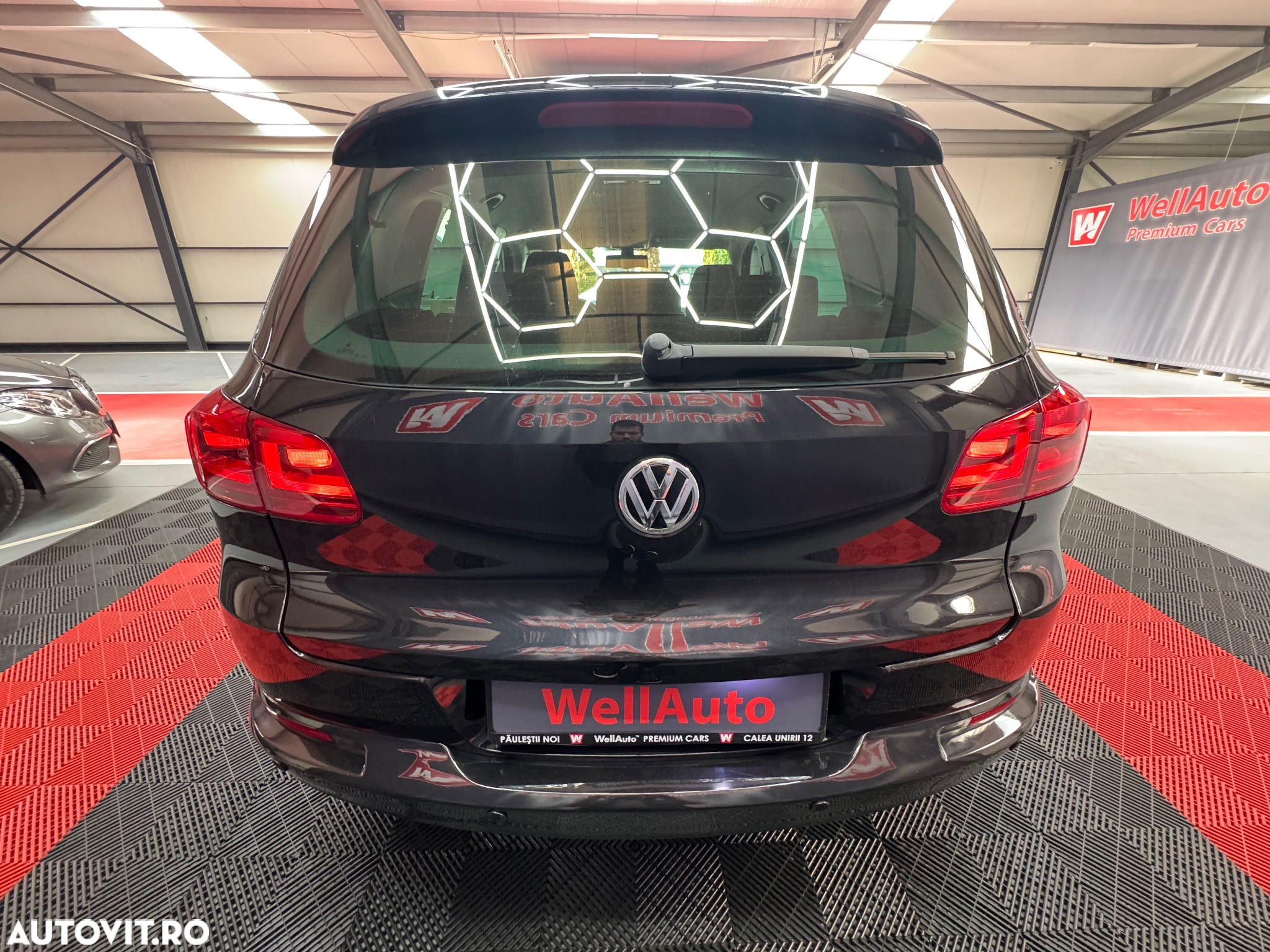 Volkswagen Tiguan - 6