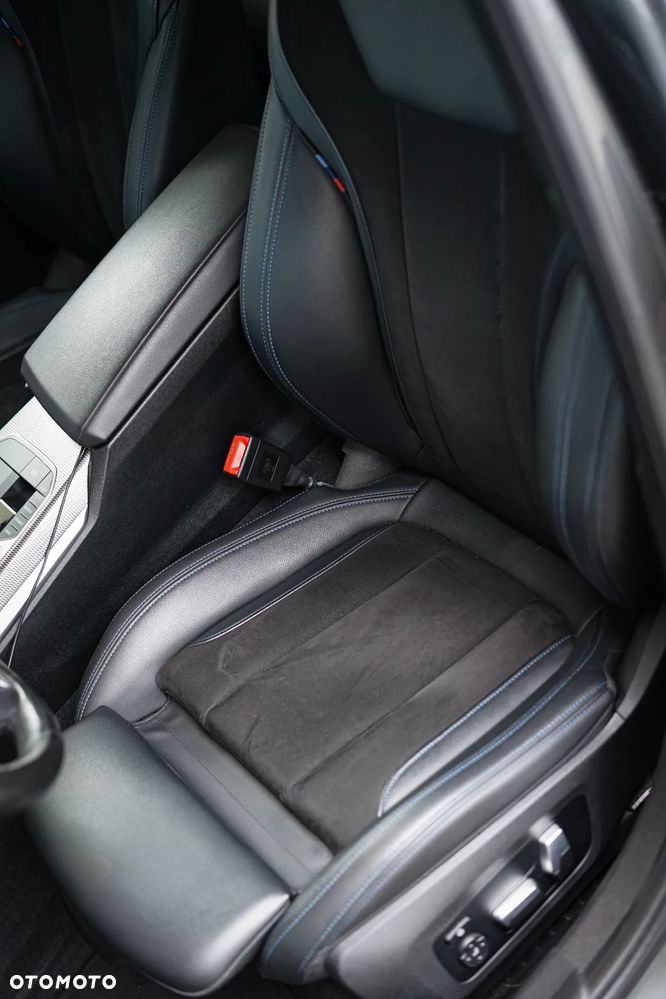 BMW Seria 3 330i M Sport sport - 34
