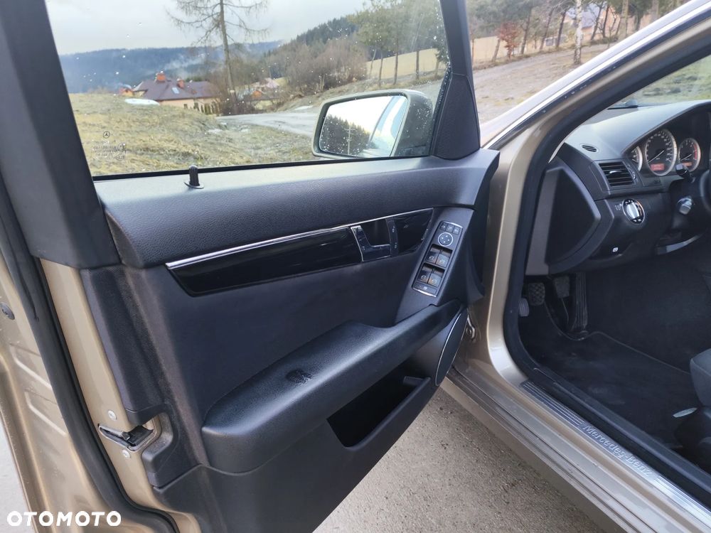 Mercedes-Benz Klasa C 200 CDI DPF Classic - 14