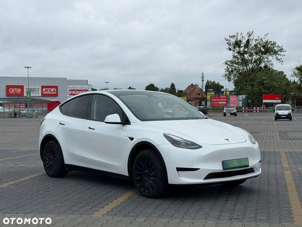 Tesla Model Y - 7