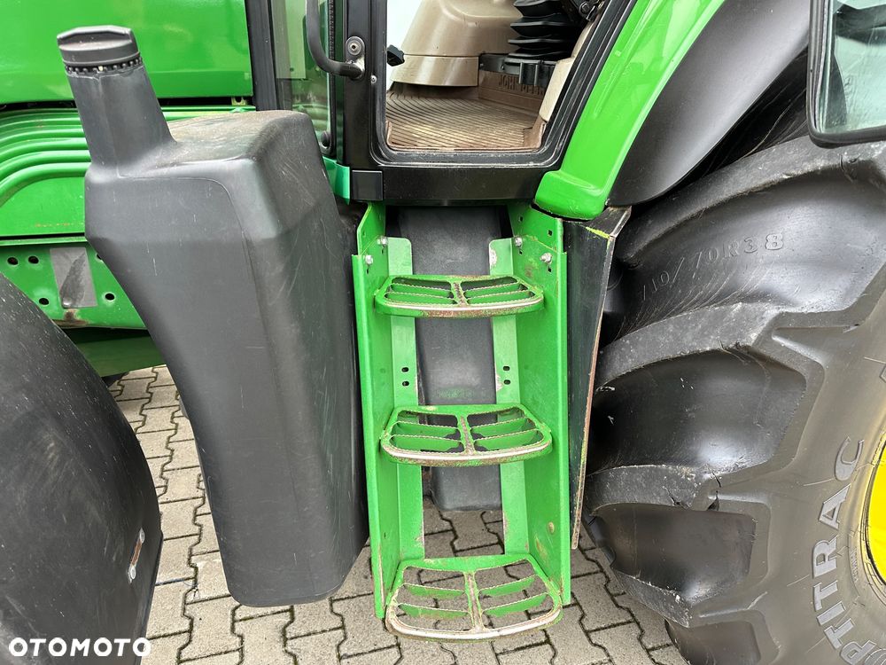 John Deere 6920s - 11