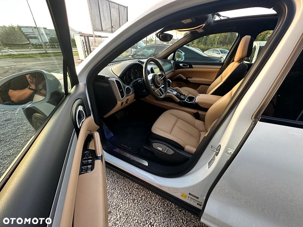 Porsche Cayenne - 27