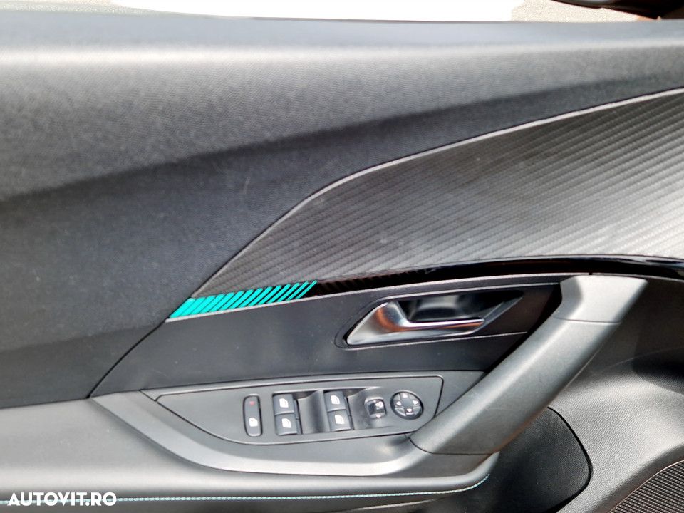 Peugeot 2008 PureTech 130 EAT8 Allure - 16