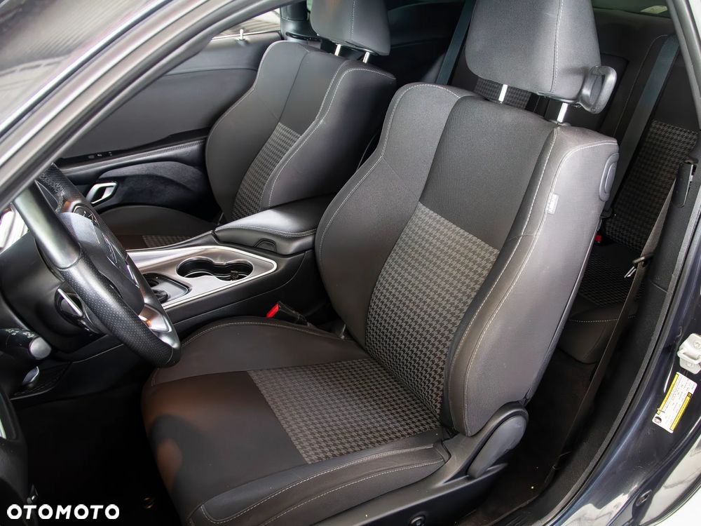 Dodge Challenger 5.7 R/T - 10