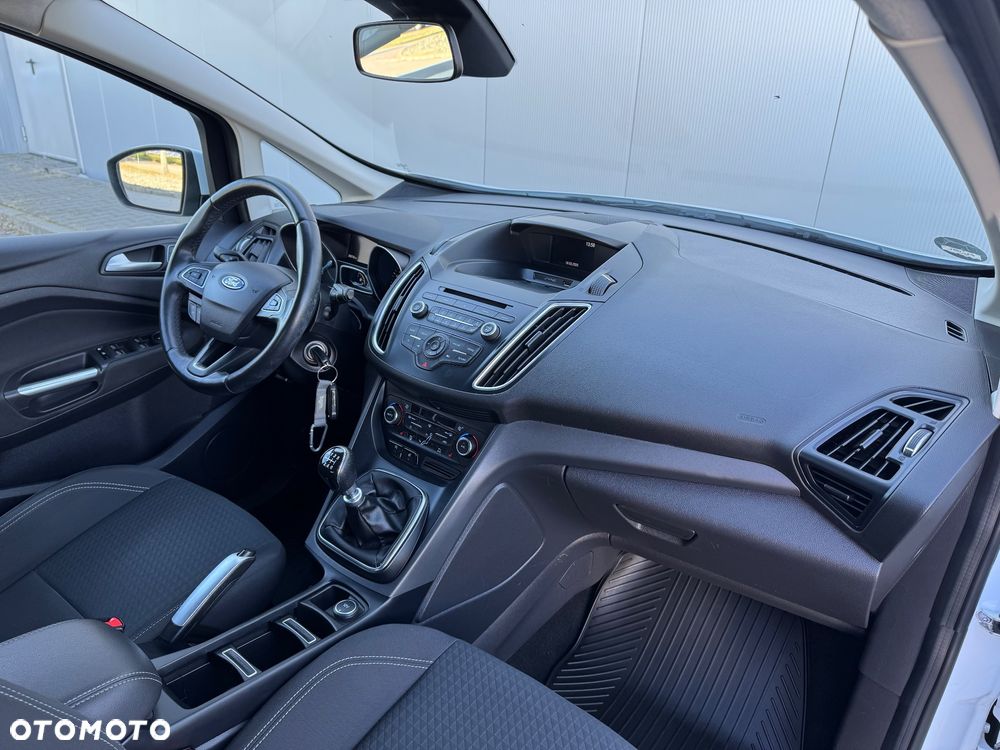 Ford Grand C-MAX - 32