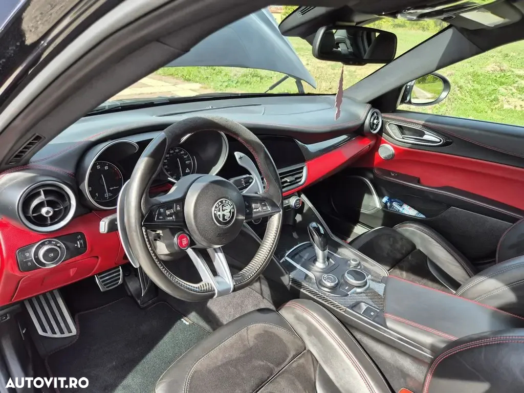Alfa Romeo Giulia 2.9 V6 Bi-Turbo AT8 Quadrifoglio - 9