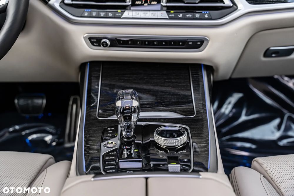 BMW X7 M50i sport - 22