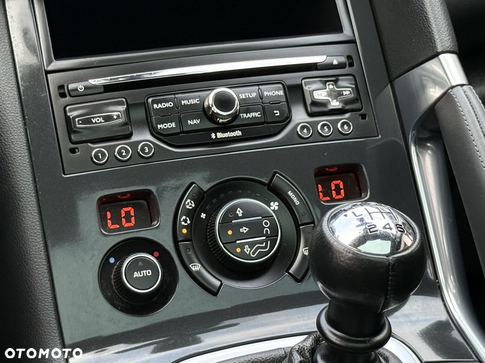 Peugeot 3008 1.6 THP Style - 23