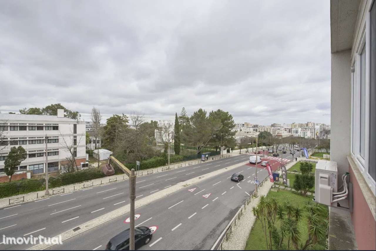 Apartamento T2, varanda, central, luminoso, A/C. - Grande imagem: 2/24