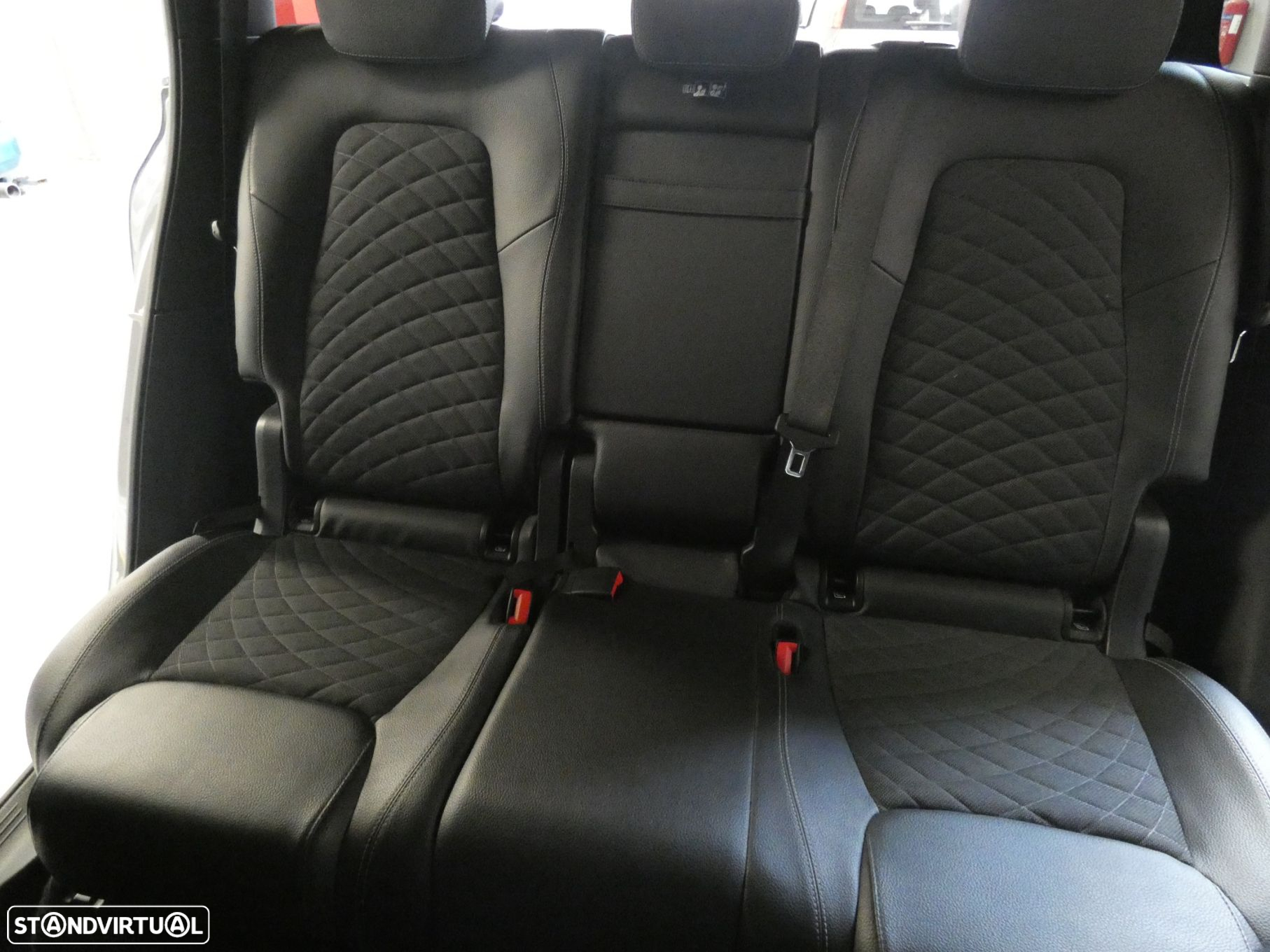 Mercedes-Benz GLB 180 d Progressive - 25