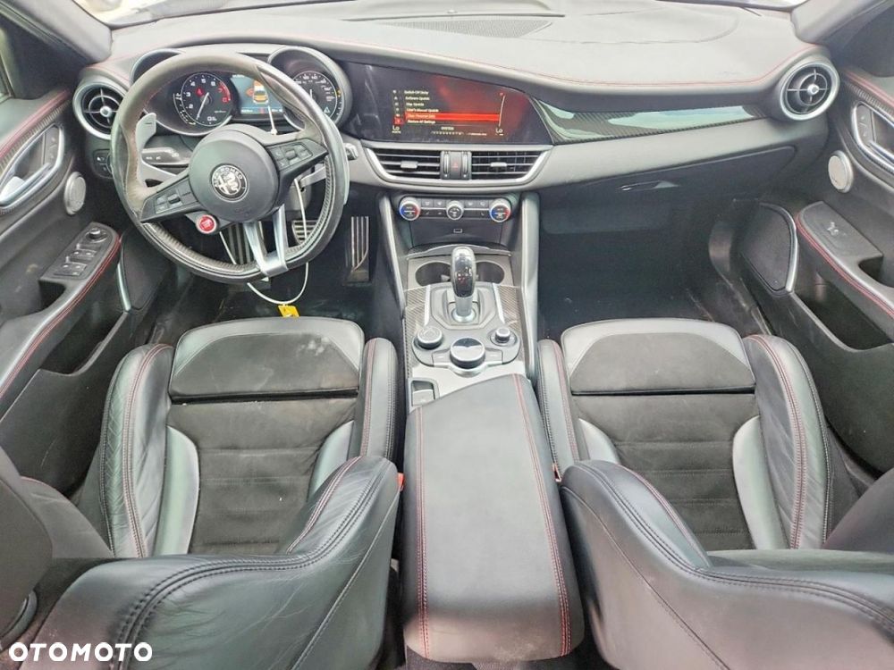 Alfa Romeo Giulia - 8