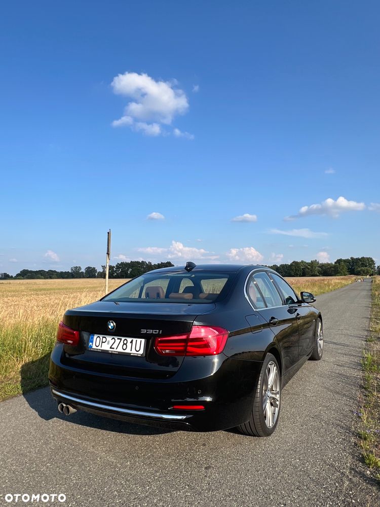 BMW Seria 3 330i - 4