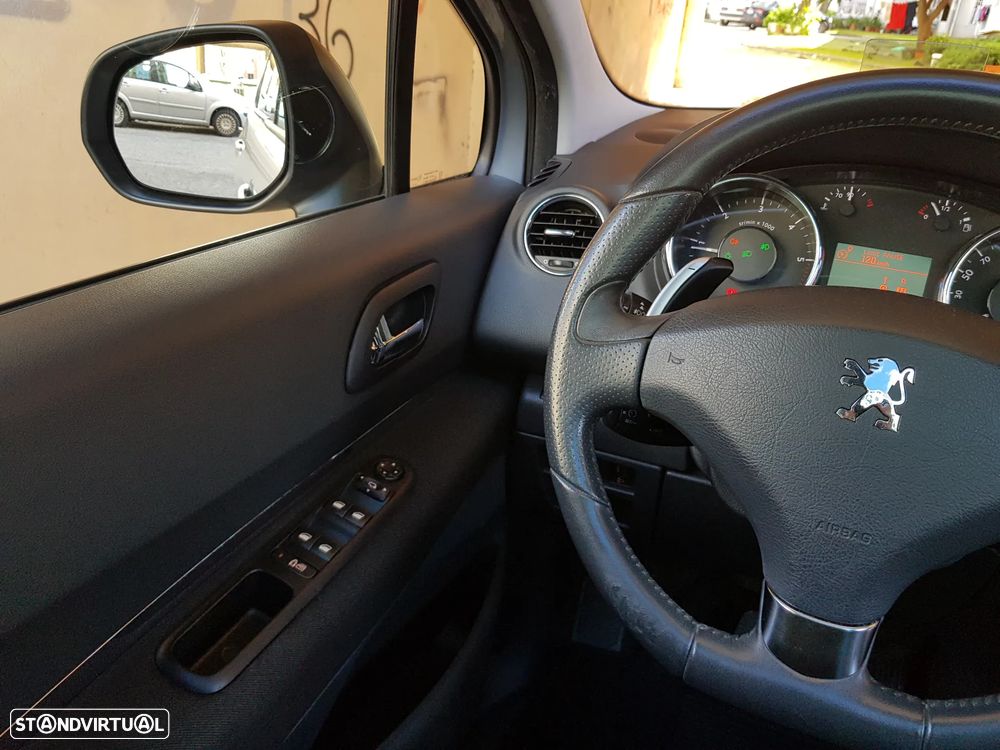 Peugeot 3008 1.6 HDi Sport CMP6 - 22