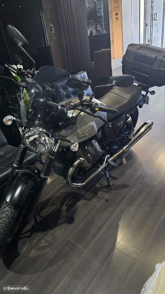 Moto Guzzi V7 II Stone - 1