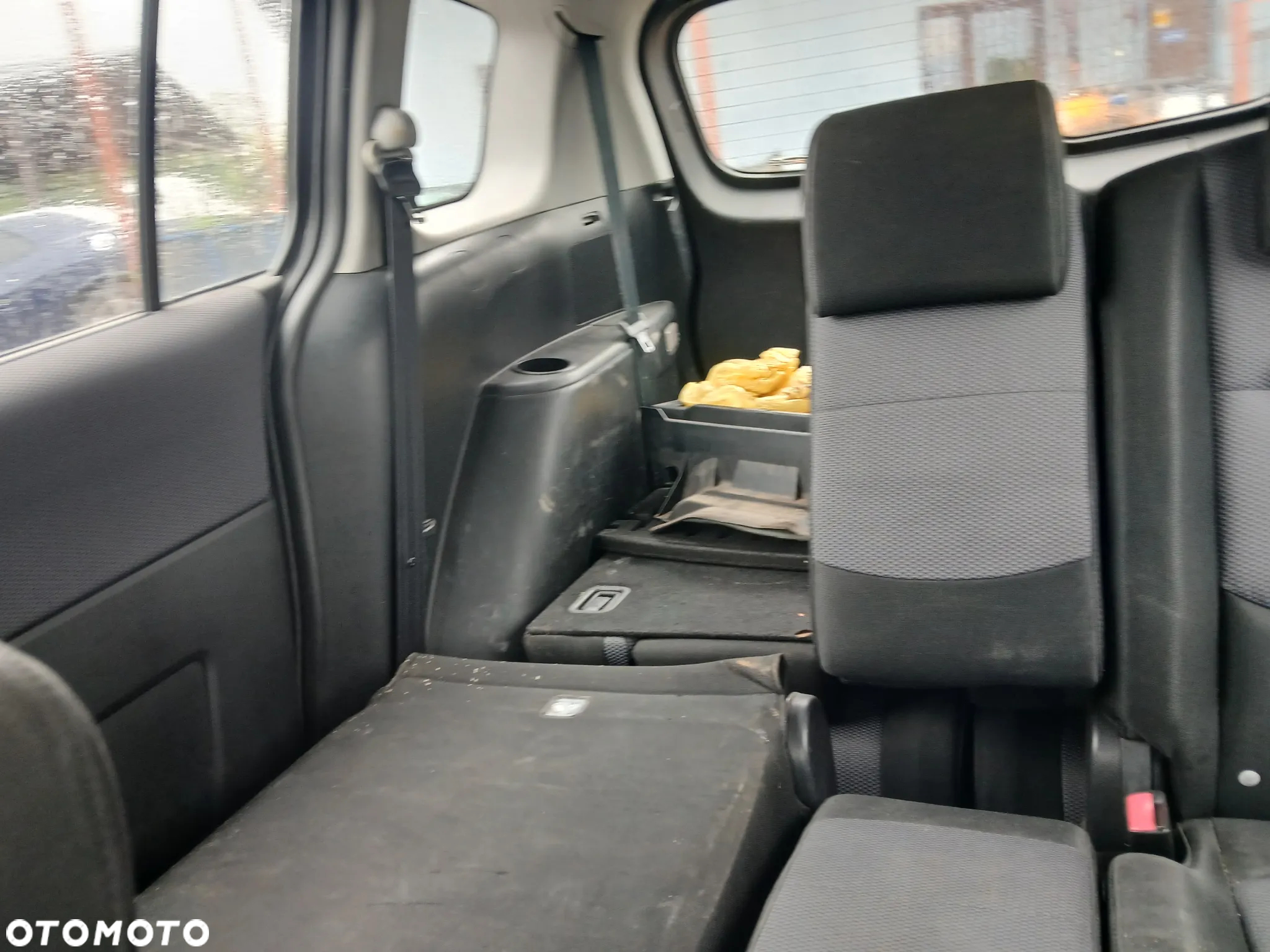 mazda 5 fotel fotele kanapa deska kokpit podsufitka boczek boczki klamka podłokietnik licznik - 6