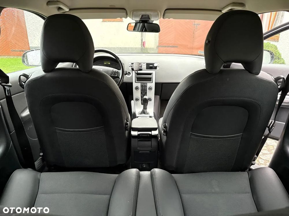 Volvo C30 D2 - 10