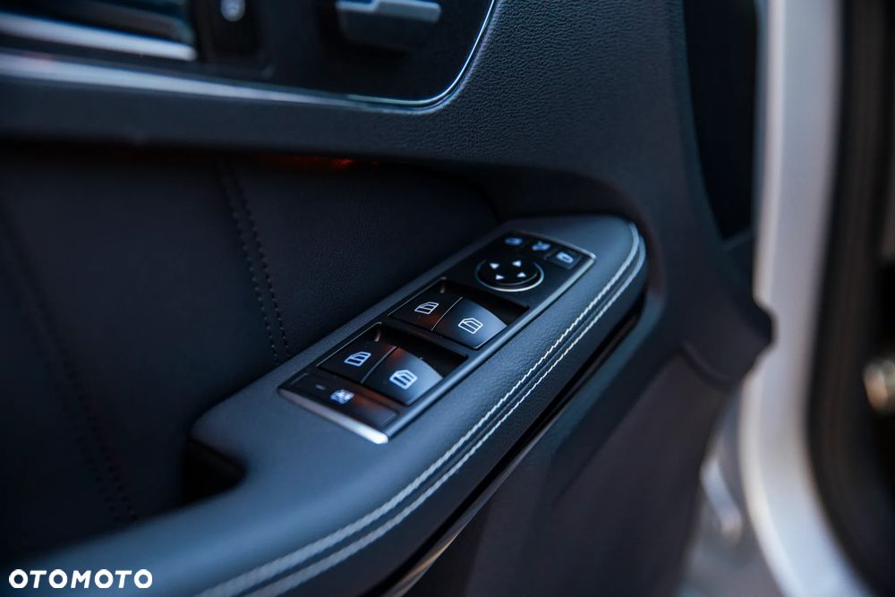 Mercedes-Benz Klasa E 500 Avantgarde - 31