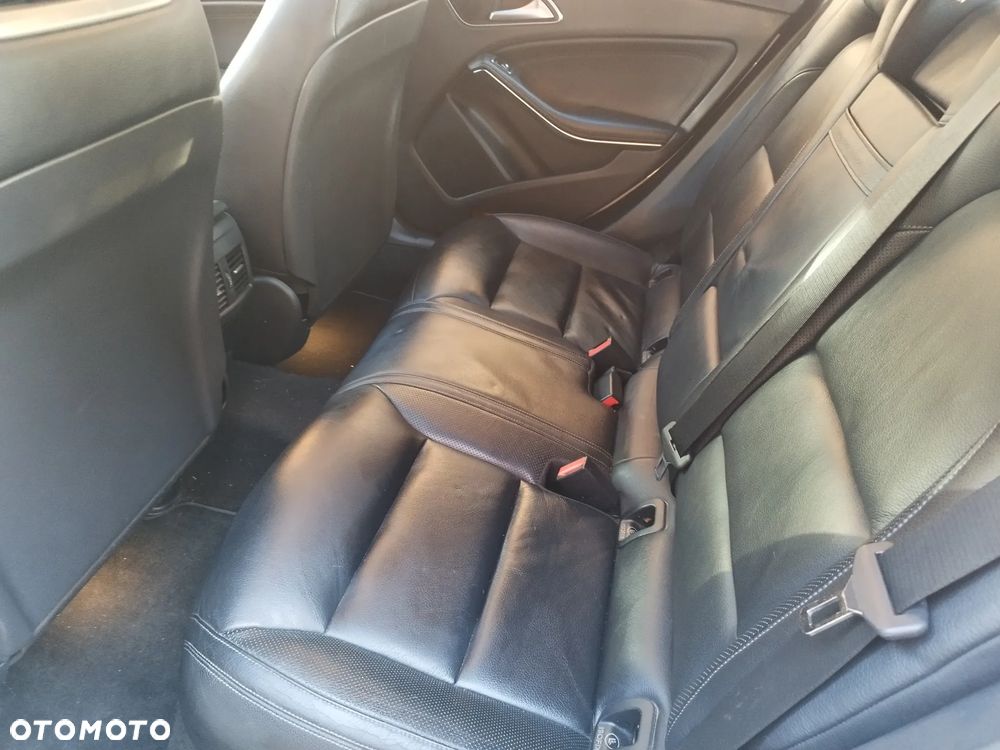 Mercedes-Benz CLA AMG 45 4Matic 7G-DCT - 10