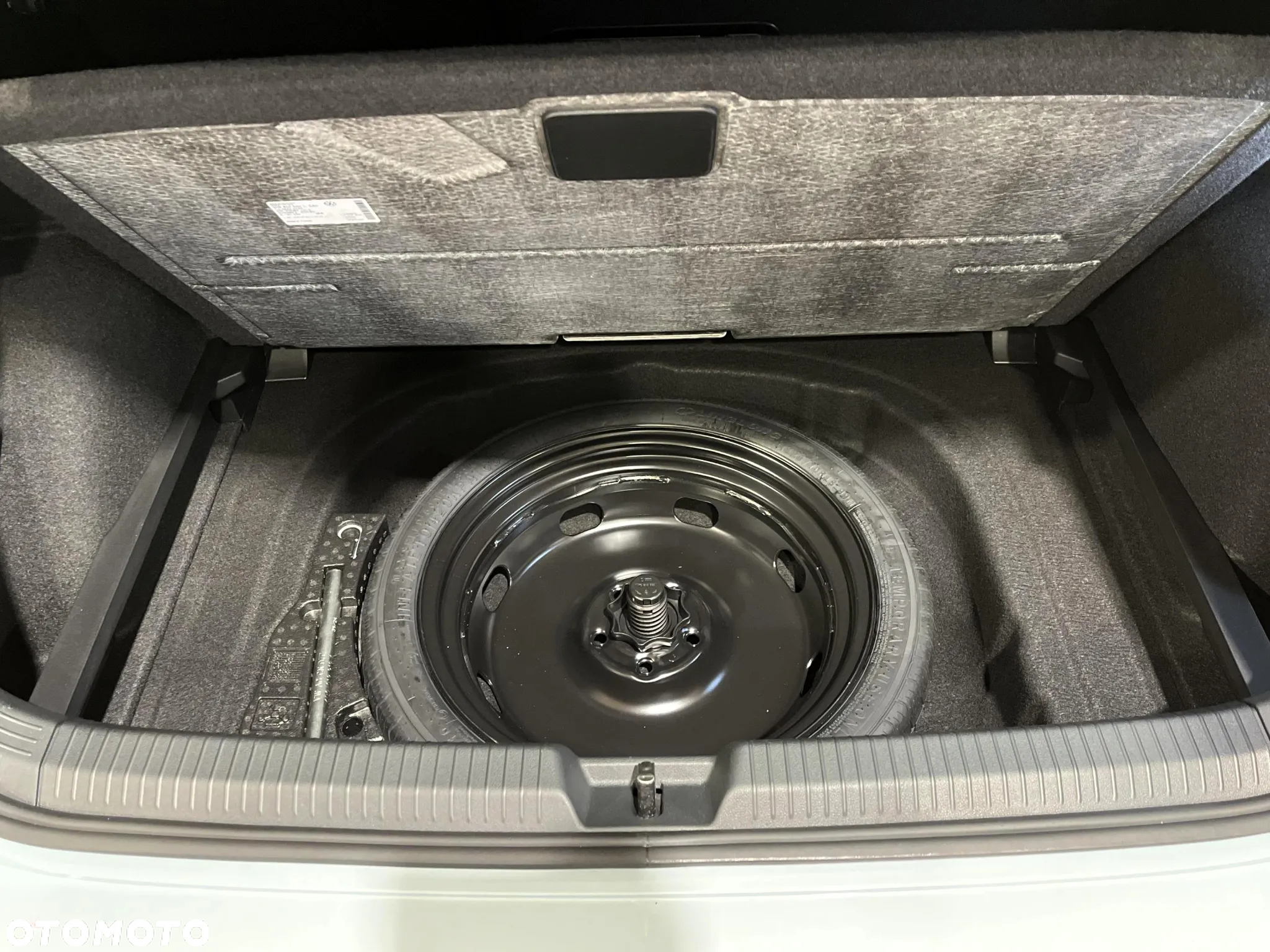 Volkswagen Golf VIII 1.5 eTSI mHEV Life Plus DSG - 28