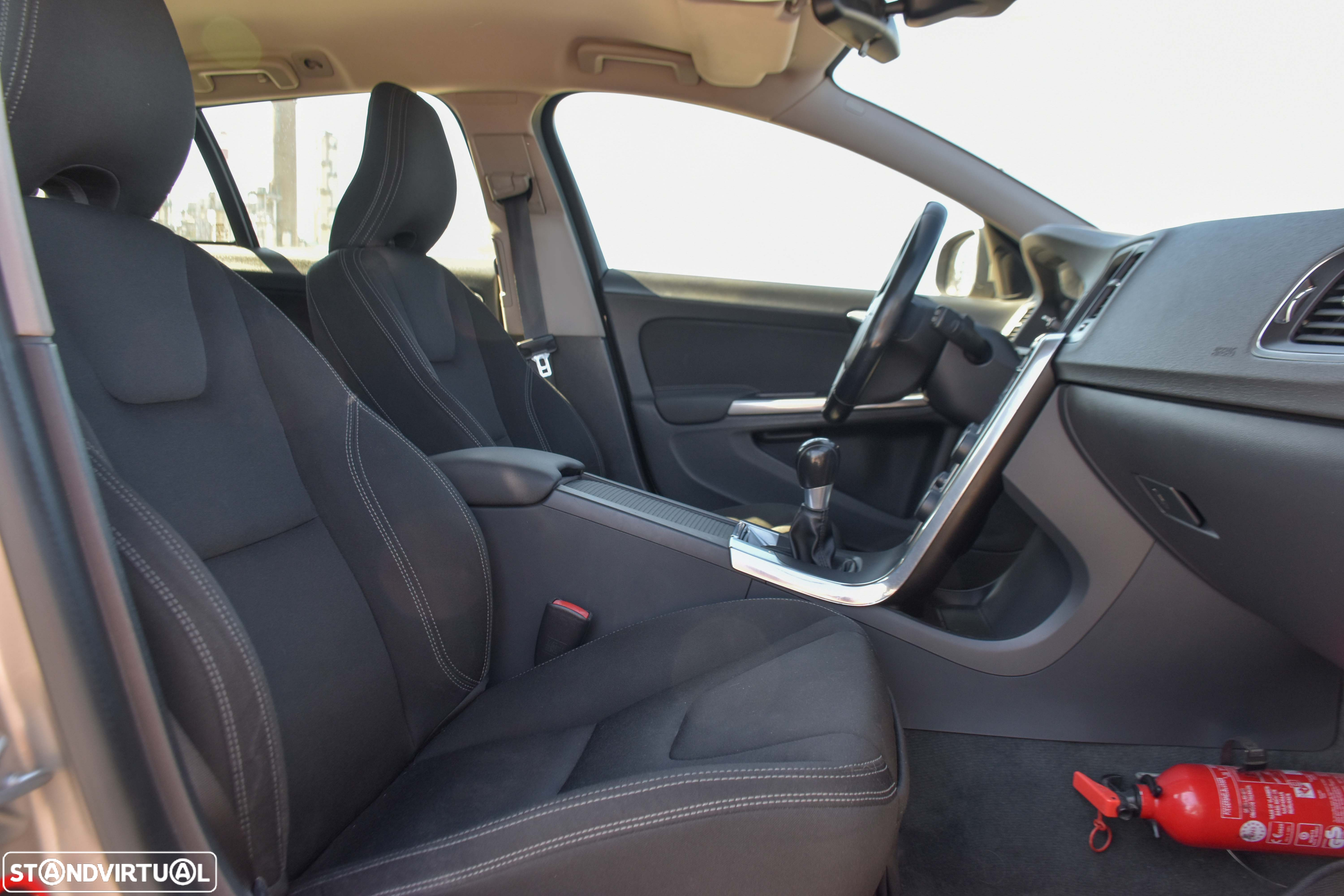 Volvo V60 1.6 D2 Drive Momentum Start/Stop - 14