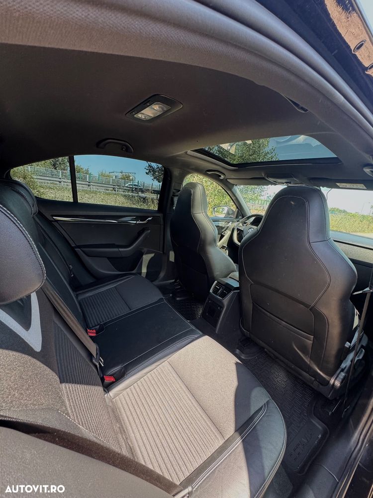 Skoda Octavia 2.0 TDI DSG 4X4 RS - 8