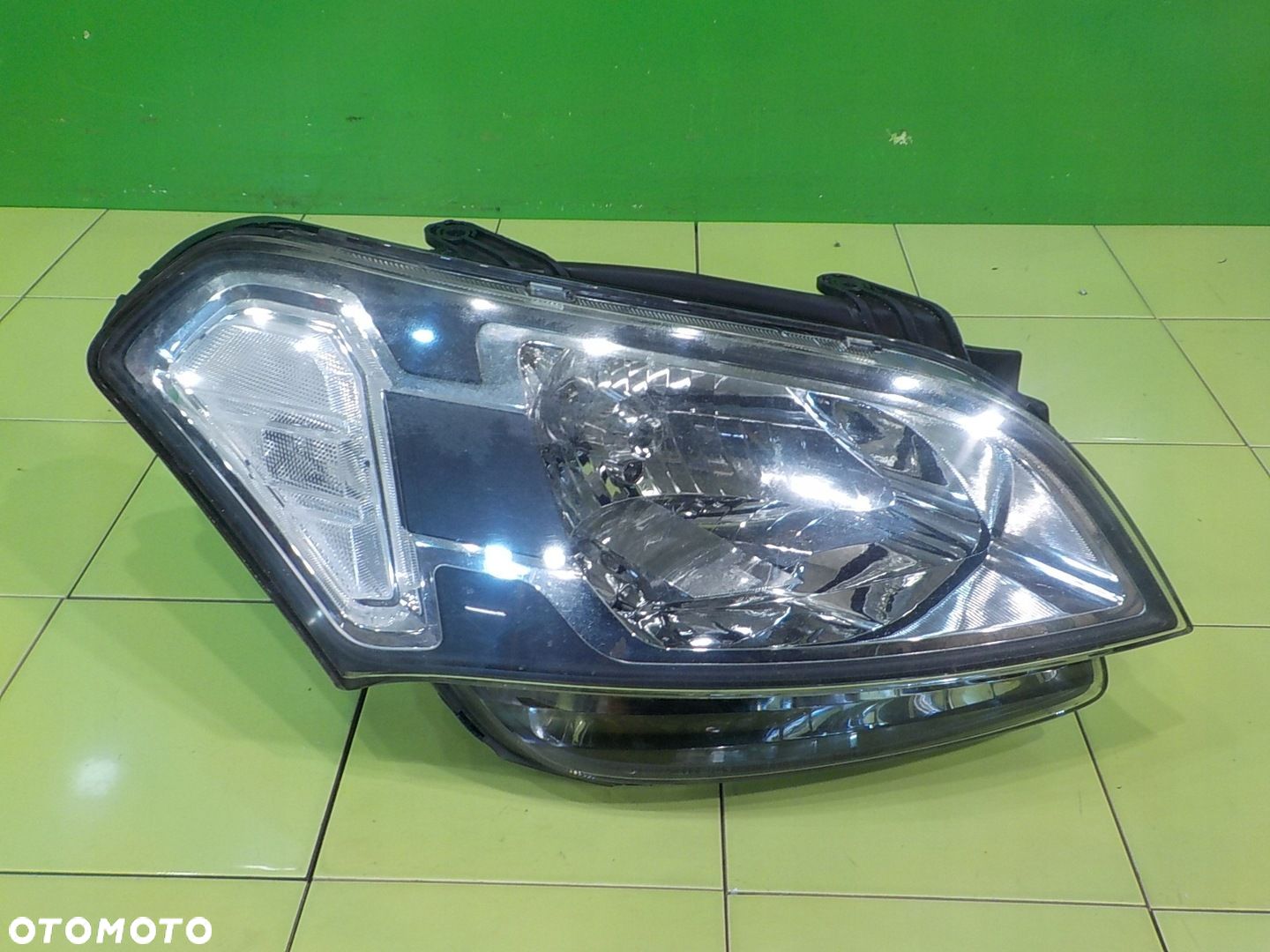 KIA SOUL 1.6 CRDI 09r 5D lampa prawa przod - 1