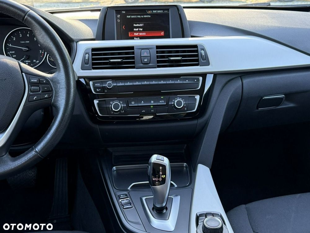 BMW Seria 3 318i GPF - 27