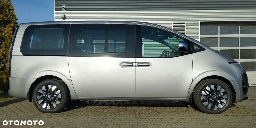 Hyundai Staria 1.6 T-GDI HEV Luxury - 17