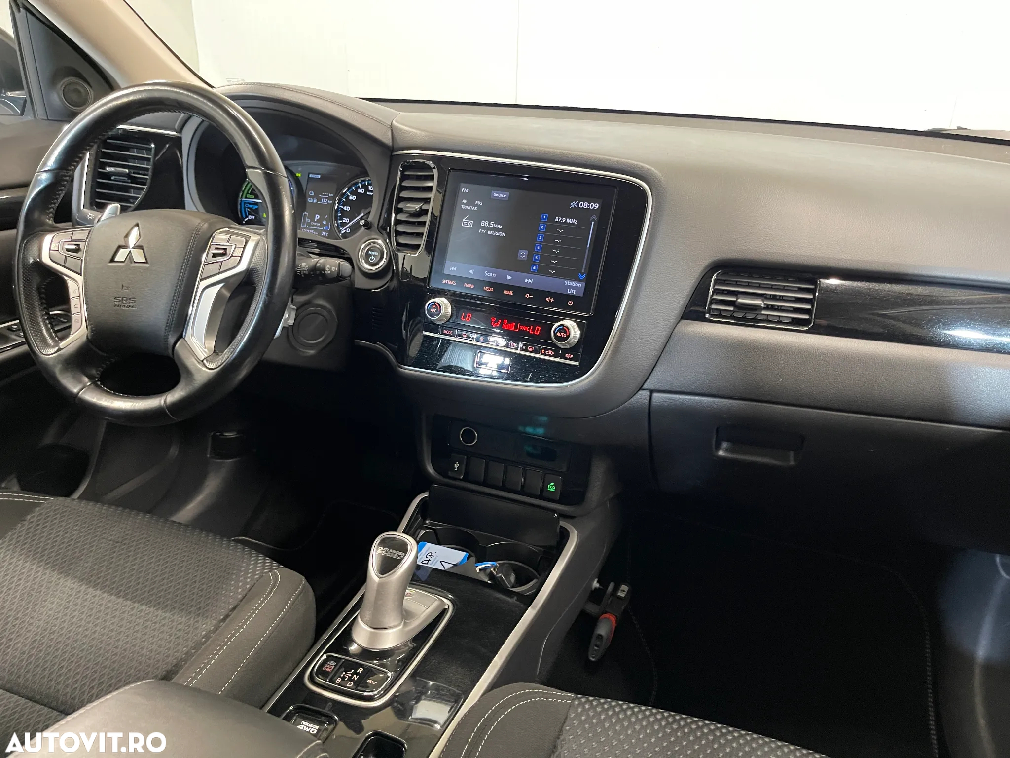 Mitsubishi Outlander 2.4 4WD Plug-In Hybrid - 8