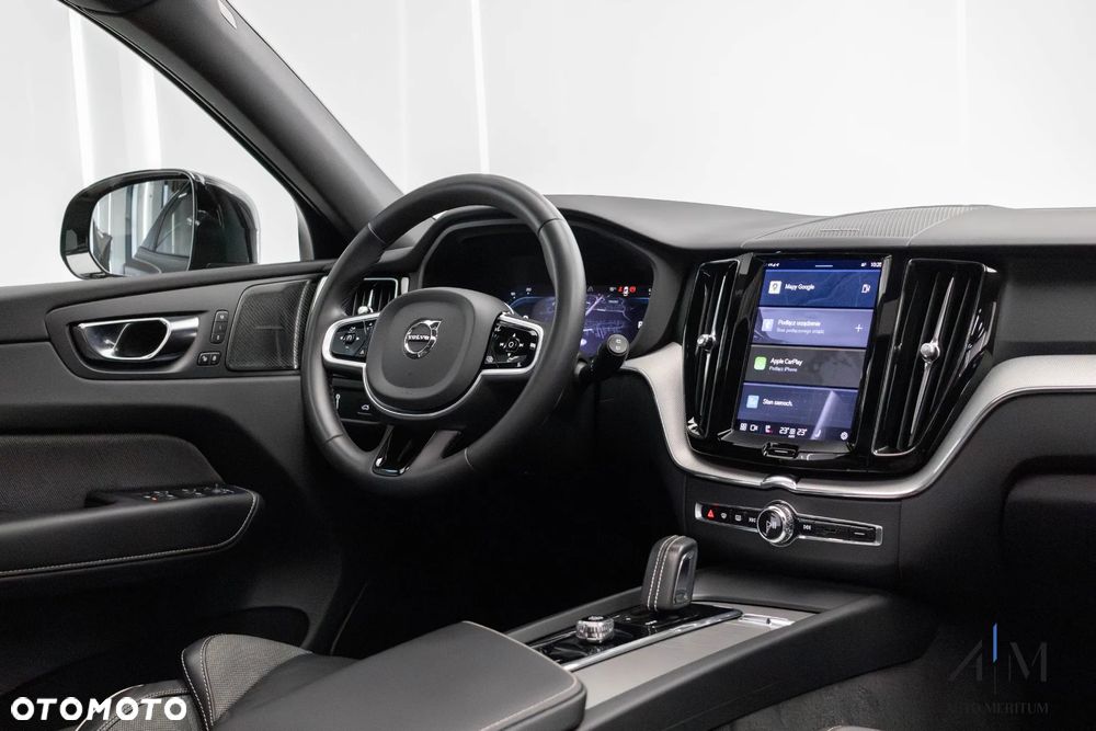 Volvo XC 60 B5 D AWD Ultimate Dark - 21