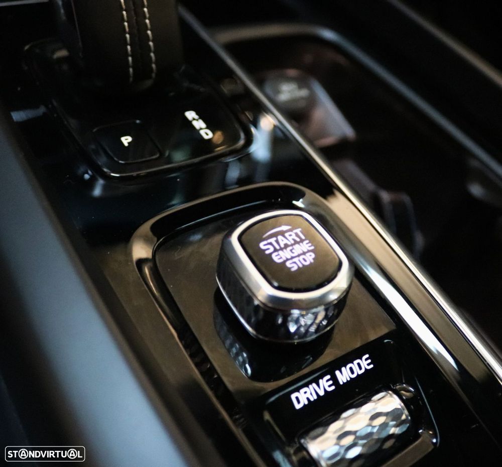 Volvo XC 60 2.0 T8 PHEV R-Design AWD - 28