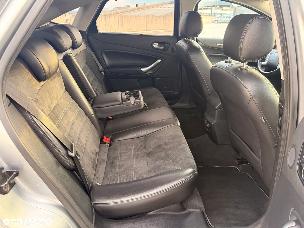 Ford Mondeo 2.5 Titanium S - 14
