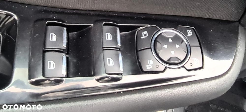 Ford S-Max 2.0 TDCi Bi-Turbo Titanium PowerShift - 25