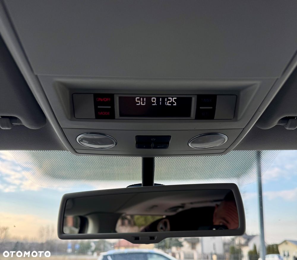 Volkswagen Multivan - 38