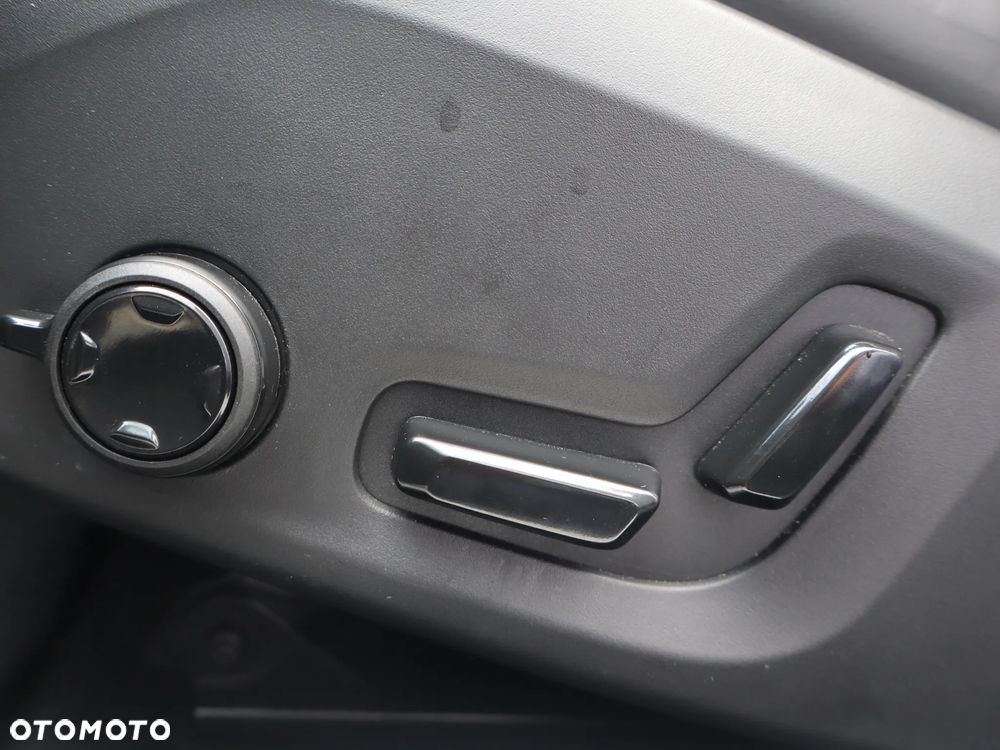 Volvo V60 B4 B Plus Dark - 19