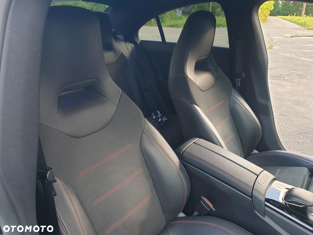 Mercedes-Benz CLA 220 d AMG Line 8G-DCT - 36