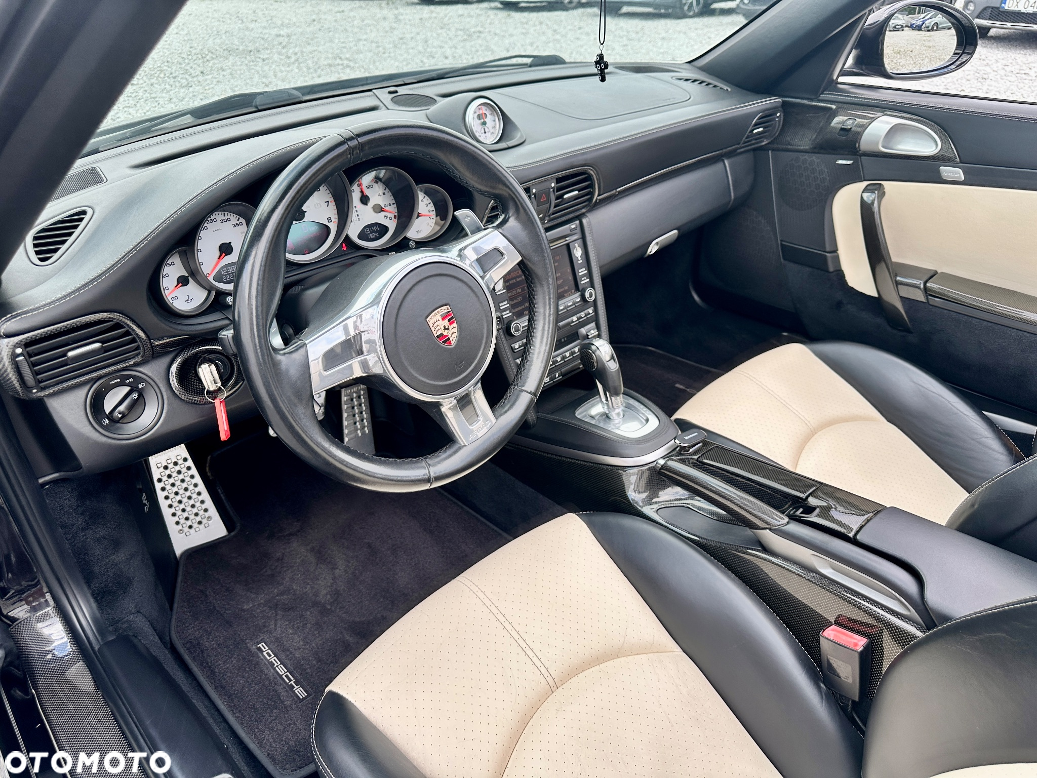 Porsche 911 Turbo S Cabrio - 31