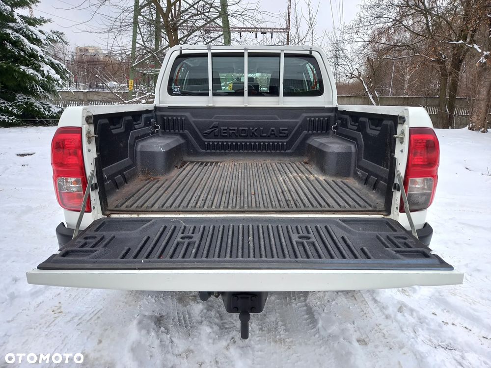 Toyota Hilux 2.4 D-4D Double Cab DLX 4x4 - 13