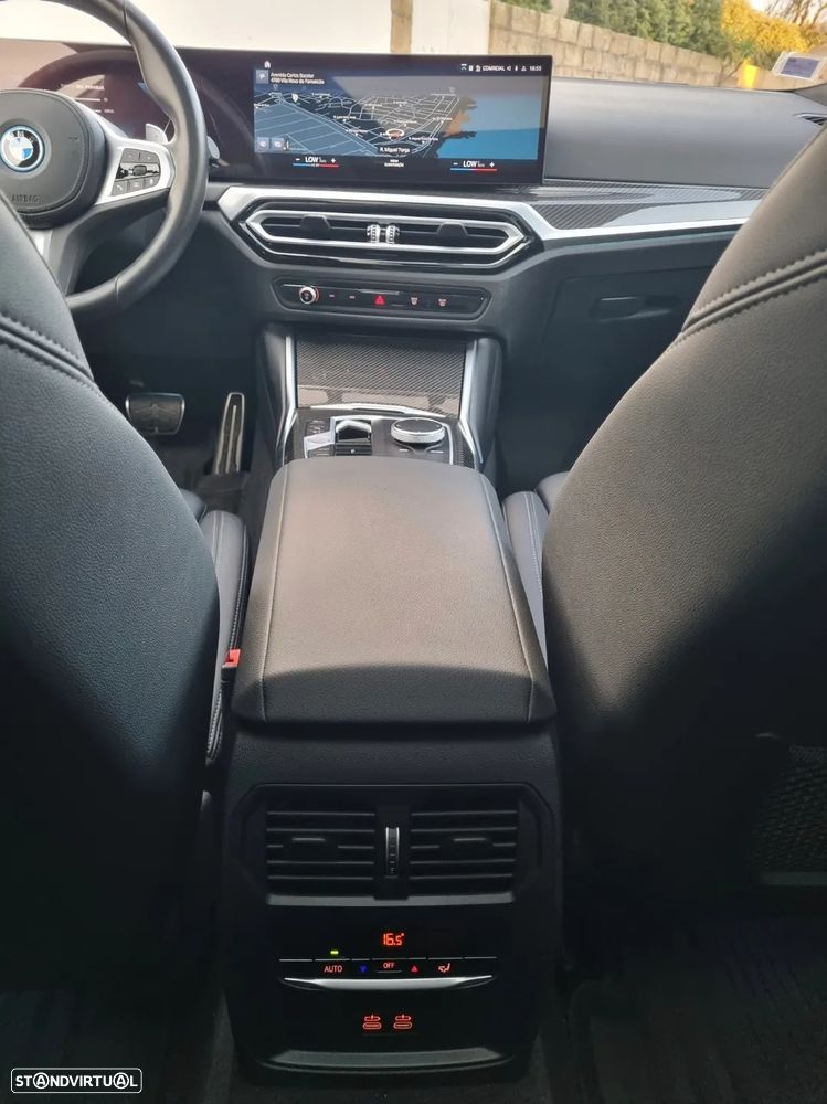 BMW 330 e Pack Desportivo M Auto — fotografia 13