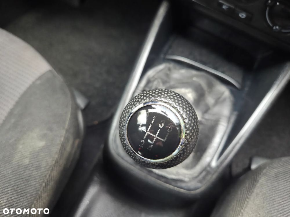 Volkswagen Golf - 25