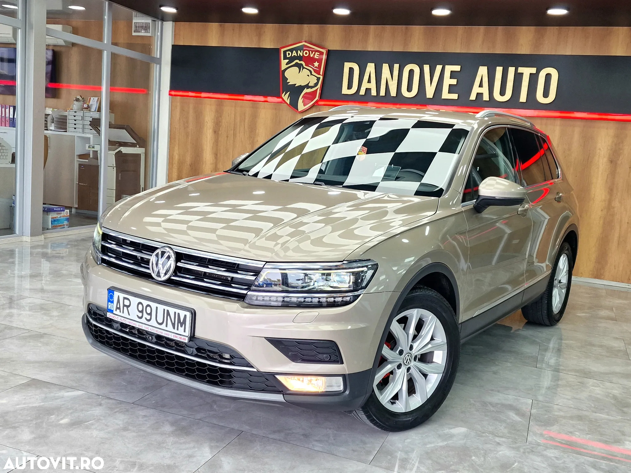 Volkswagen Tiguan - 9