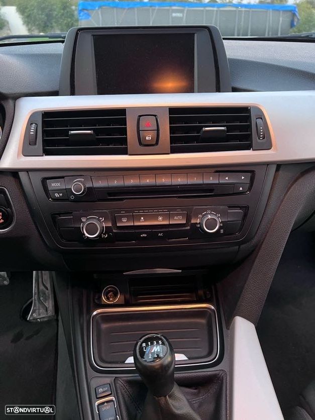 BMW 318 d Pack M - 21